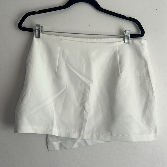 brand new white skort - Picture 4 of 4